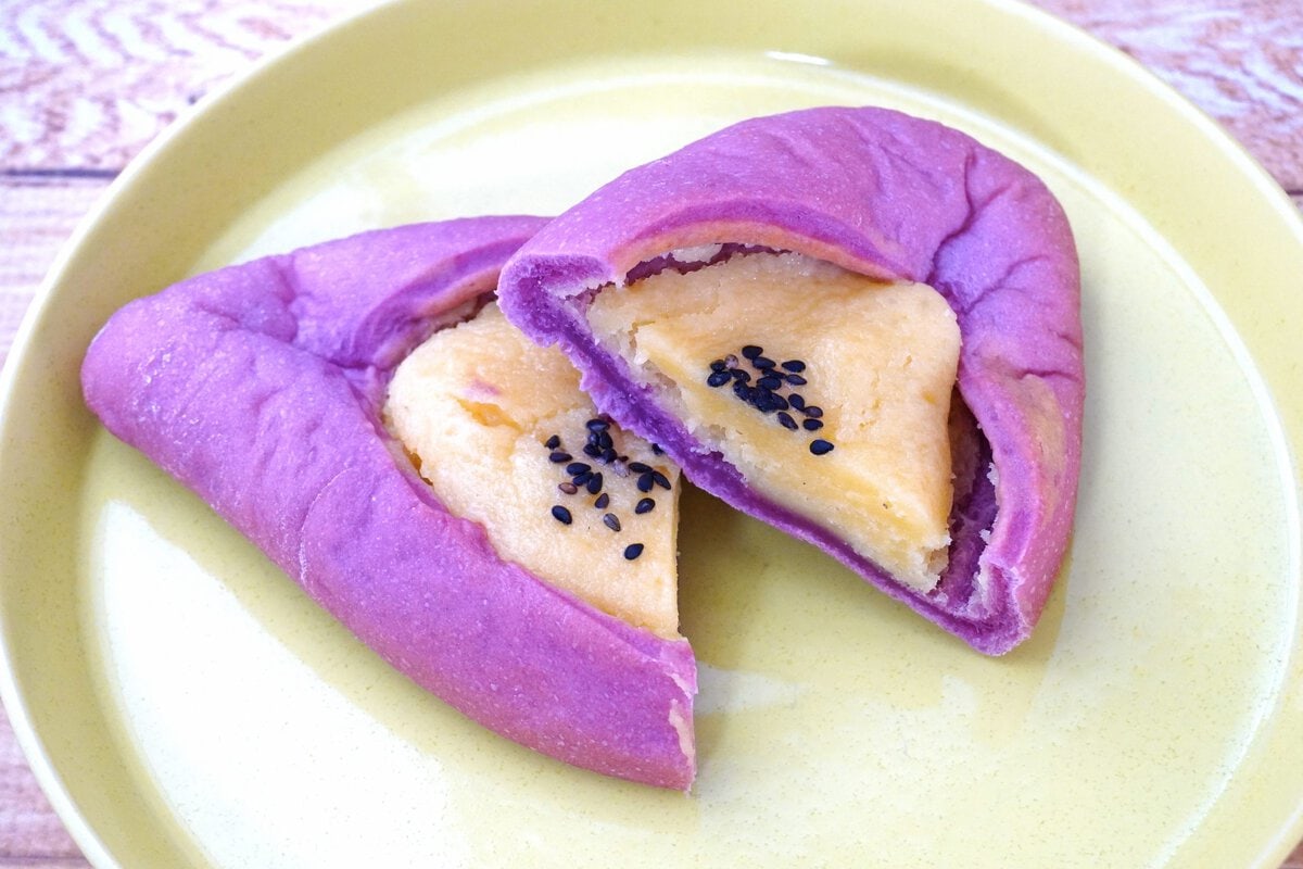 甘いケーキ生地ともっちり食感のパンは、まるで焼き芋のよう