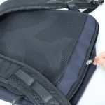 ファスナーをぐるりと外すと？