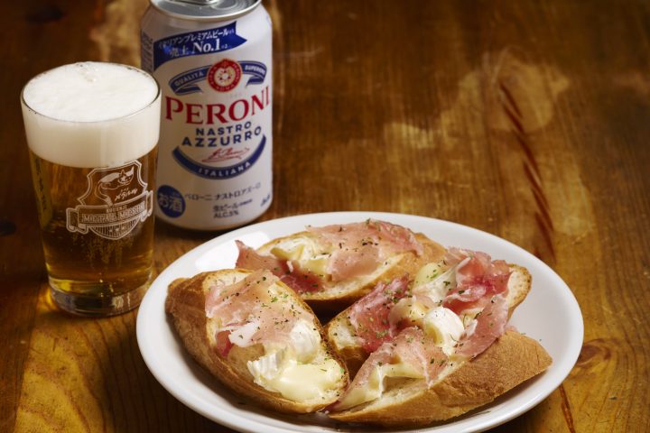 【たった5分で完成】プロ直伝!生ハムとカマンベールのとろける絶品ブルスケッタがウマい…イタリアビールとの至高ペアリングを検証