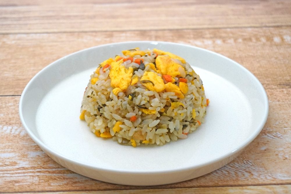 ゴマ油の香ばしさと高菜のしょっぱさでパンチ力ある味わい！