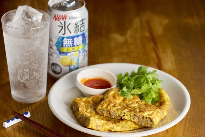 【たった5分で酒が進みすぎる!】ひき肉と卵で包丁いらず!絶品タイ風肉つまみ「ブルースカイジャオ」×氷結®無糖レモン7%の至高ペアリングを検証