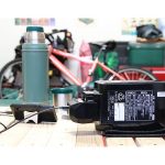 日常生活の足として使う電動アシスト自転車のバッテリーが、災害時は非常用電源に。連絡や情報収集に欠かせないスマホや、USB給電タイプのライトなどを充電できるようになる