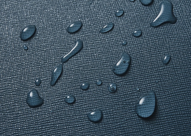 梅雨に負けない！　雨の日でも“キレイなまま”使えるレザー製カバン傑作２極