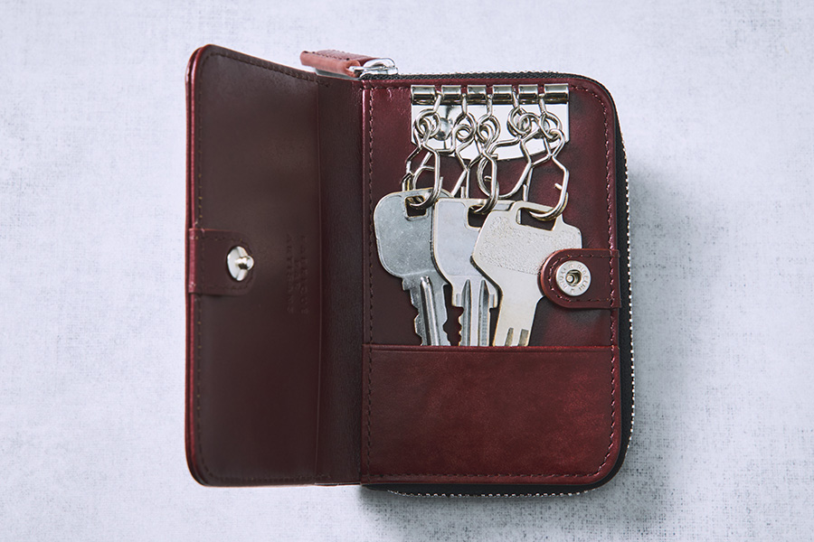 【見た目以上に高機能】ミッシェル クランの上質“飛騨牛”レザー財布はまさに革新的！