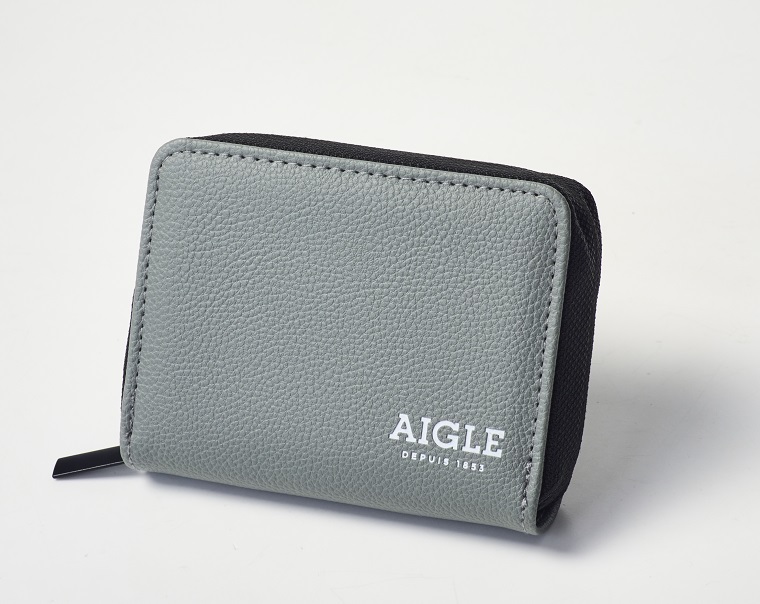 セブン-イレブン限定！ 30枚のカードが収納できる「AIGLE（エーグル）」のじゃばら式カードケースはお財布としても使えます！