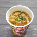 日清食品「SUSURUも唸る家系の名店 王道家 豚骨醤油ラーメン」