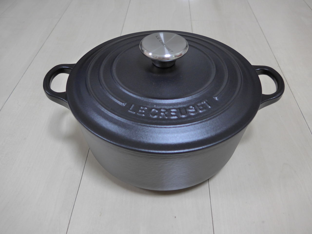 ル・クルーゼ (Le Creuset) ココット・ロンド マットブラック 26cm ...