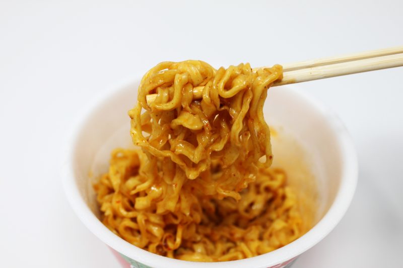 サッポロ一番シリーズの汁なし四川風麻婆麺が、辛くてちょいシビで、ツルッといける！