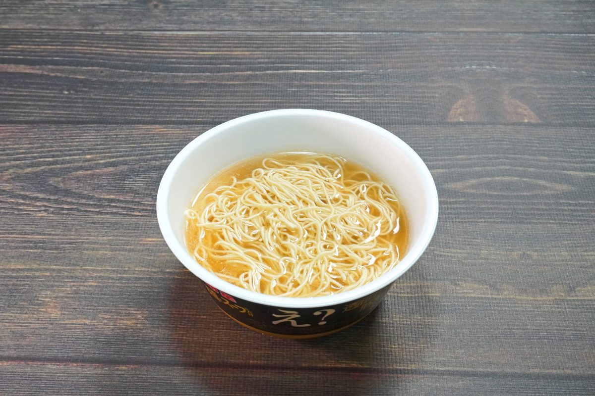 明星食品「明星 麺とスープだけ え?透明スープの豚骨!?」。