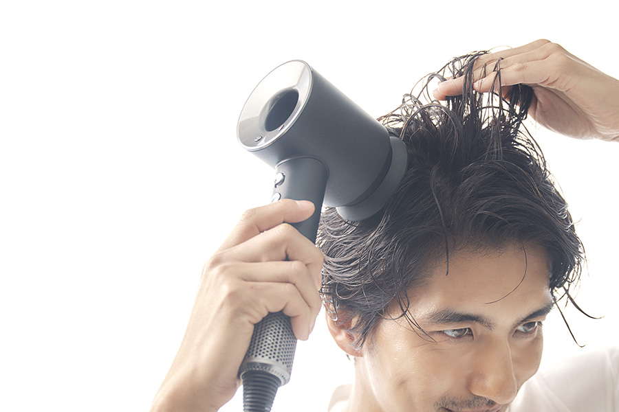 ダイソンのヘアドライヤーがすごい！　髪は過度な熱ではなく風で素早く乾かすべし！