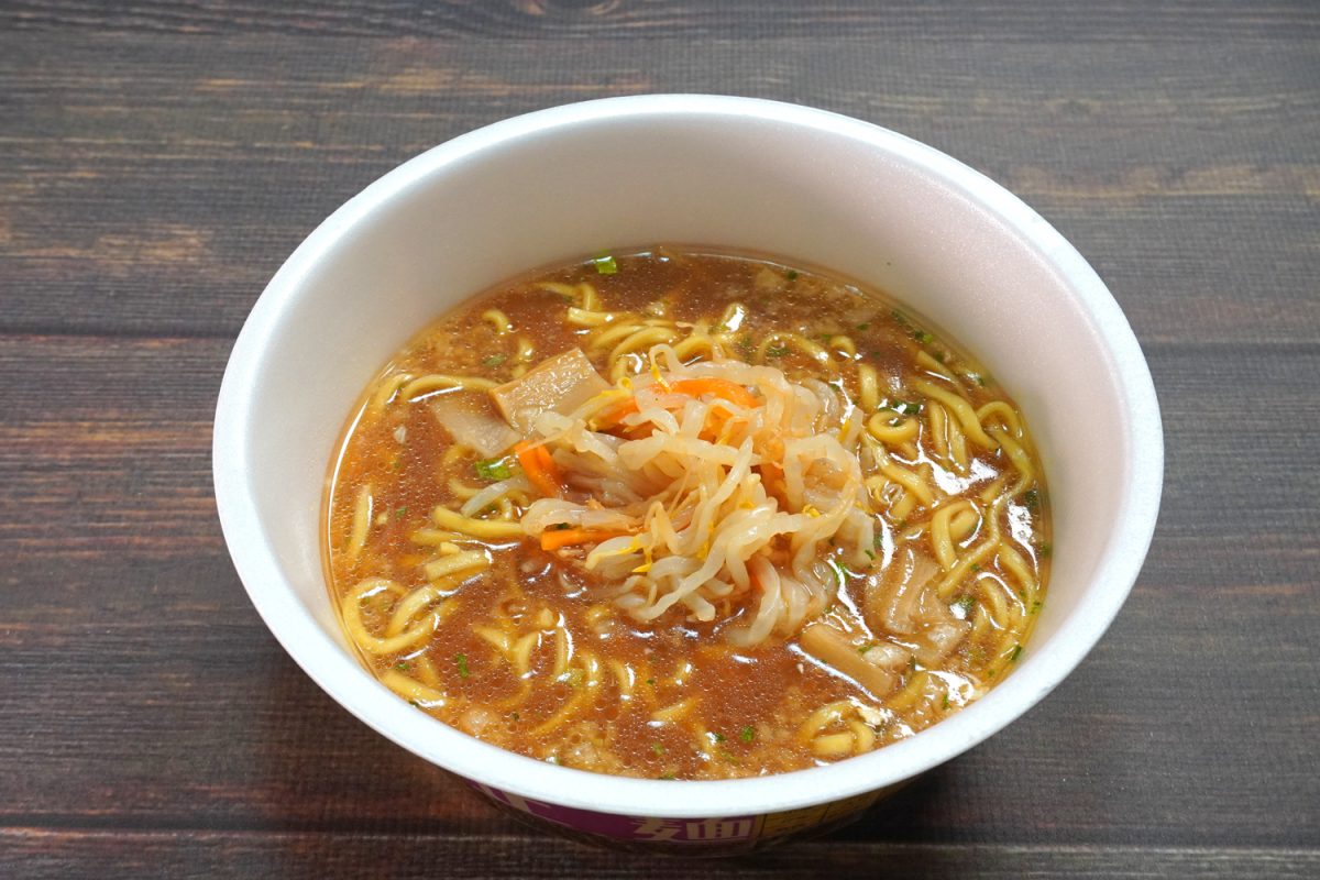 東洋水産「マルちゃん正麺 カップ もやし&背脂 醤油豚骨」