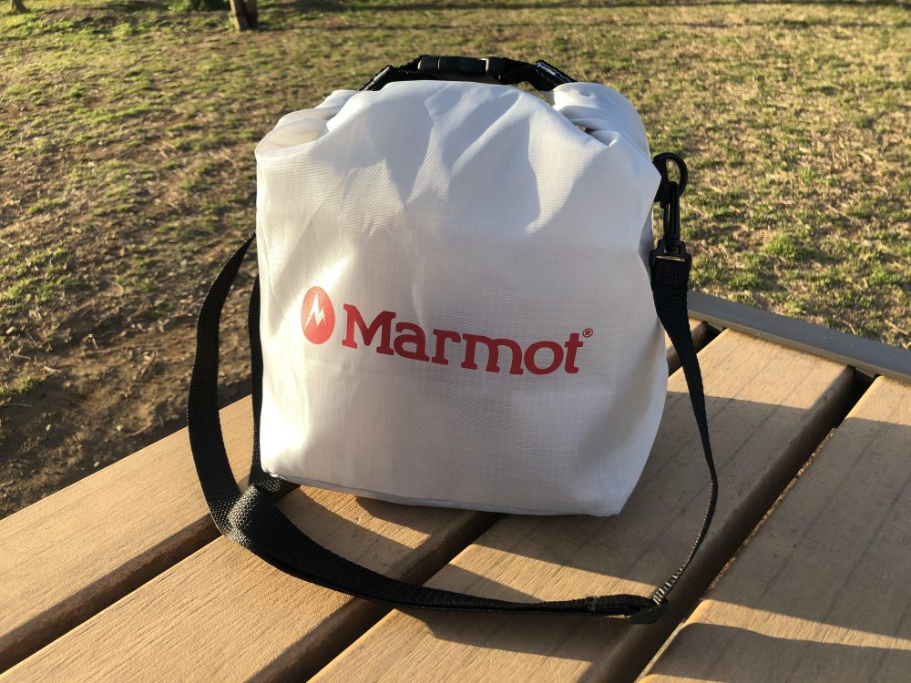 ローソン限定！ 春らしいカラーの「マーモット」のバッグはクルクルッと留められてすごく便利！  モノマックス（MonoMax）／宝島社の雑誌モノマックスの公式サイト