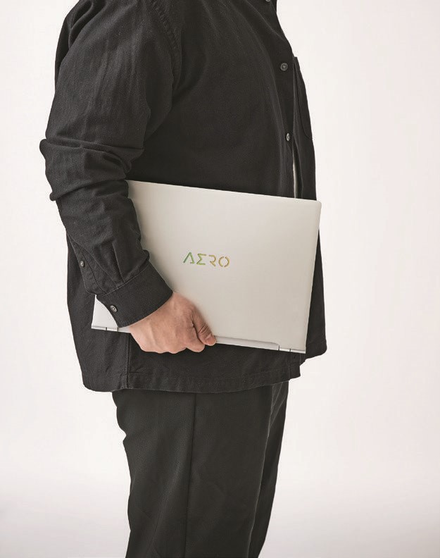 【AERO 14 OLED】携帯性抜群のシリーズ史上最軽量1.49kg