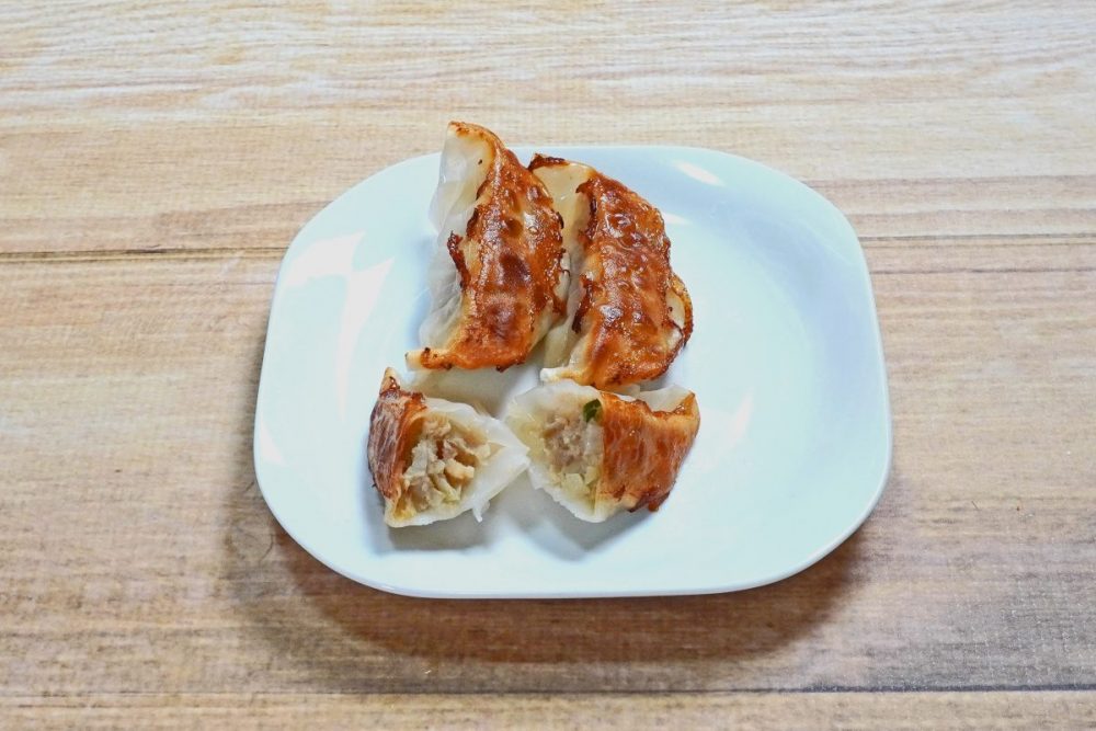 ミニストップ／トップバリュ　レンジでジューシー 国産鶏肉・豚肉使用焼ギョーザ