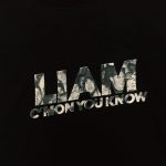 リアム・ギャラガ―の最新アルバム「CʼMON YOU KNOW」のアートワークを採用