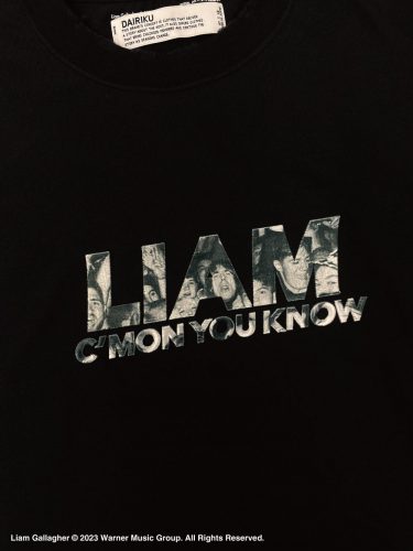 リアム・ギャラガ―の最新アルバム「CʼMON YOU KNOW」のアートワークを巧みにデザインへと落とし込んでいる