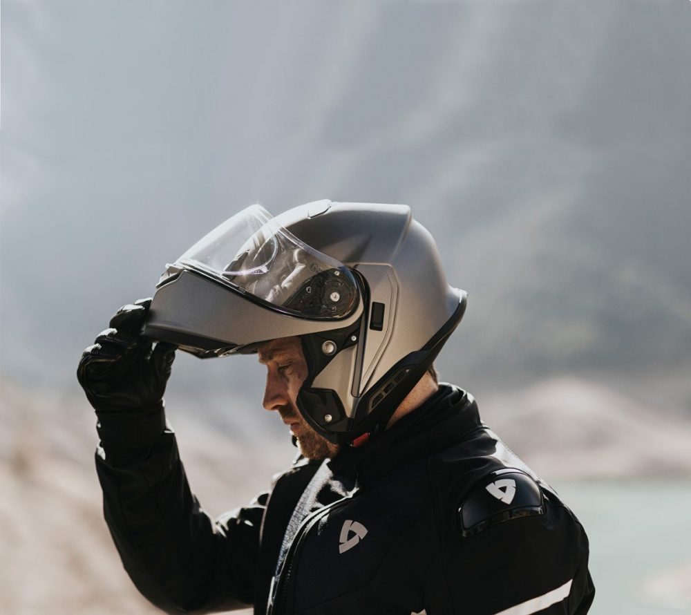 【2位】【SHOEIの優秀ヘルメット】利便性と快適性を備えたシステムヘルメットの最新作「NEOTEC3」はまさに二刀流！