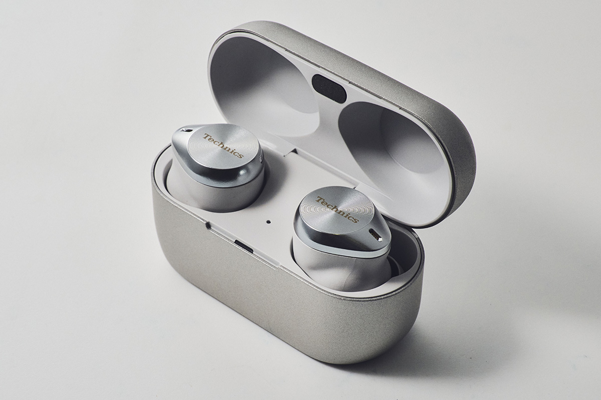 テクニクスのワイヤレスイヤホン「EAH-AZ80」は、すべてそろった テクニクスのワイヤレスイヤホン「EAH-AZ80」は、すべてそろった