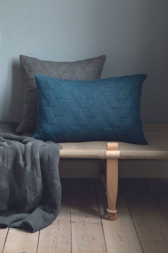 実用的でアートな枕を自宅に！フィン・ユールの美学を感じるテキスタイルシリーズが日本初上陸