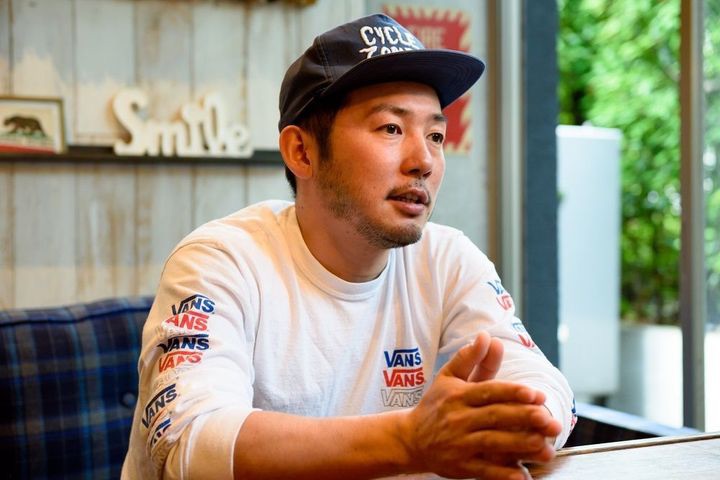 「THE GREAT BURGER」のオーナーである車田篤氏が、青山グランドホテルのコンセプトである“ミッドセンチュリー”をキーワードに開発した限定バーガー