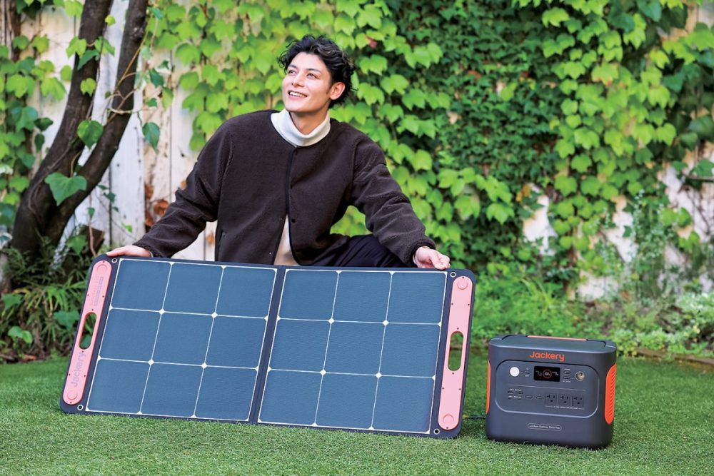 同ブランドのソーラーパネルシリーズに接続すれば太陽光発電も可能