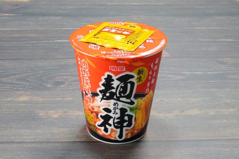 「明星 麺神カップ 肉野菜味噌」