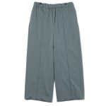 F/CE.× DIGAWEL「Pin tuck Lounge Pants」￥38,500／フォリッジ グリーン