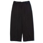 F/CE.× DIGAWEL「Pin tuck Lounge Pants」￥38,500／ブラック