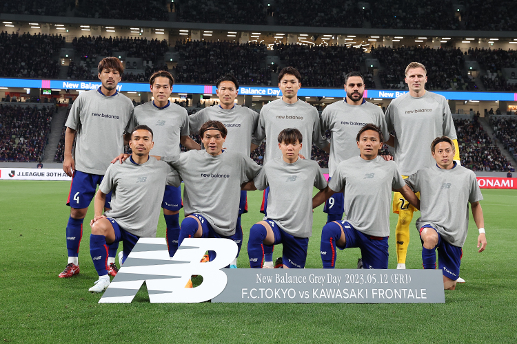 FC東京の選手たちもグレーのTシャツを着て記念撮影