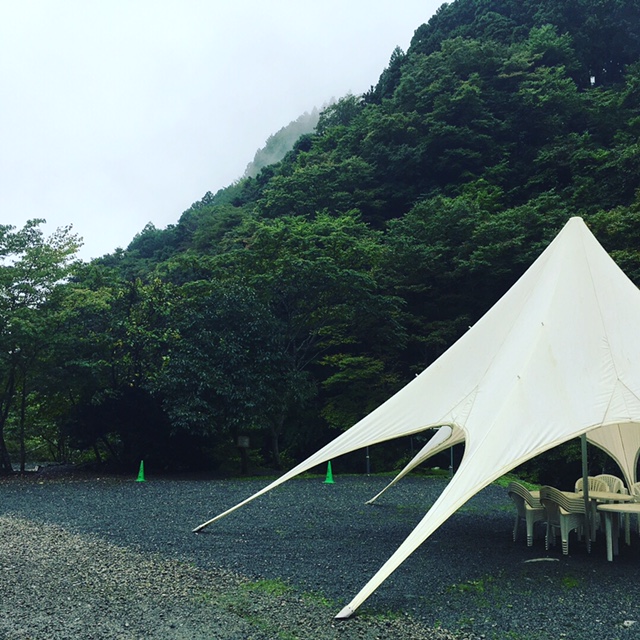 都心からのアクセスも抜群！週末をのんびり過ごせるキャンプ場を見つけました！それが「MIROKU campFIELD」です！