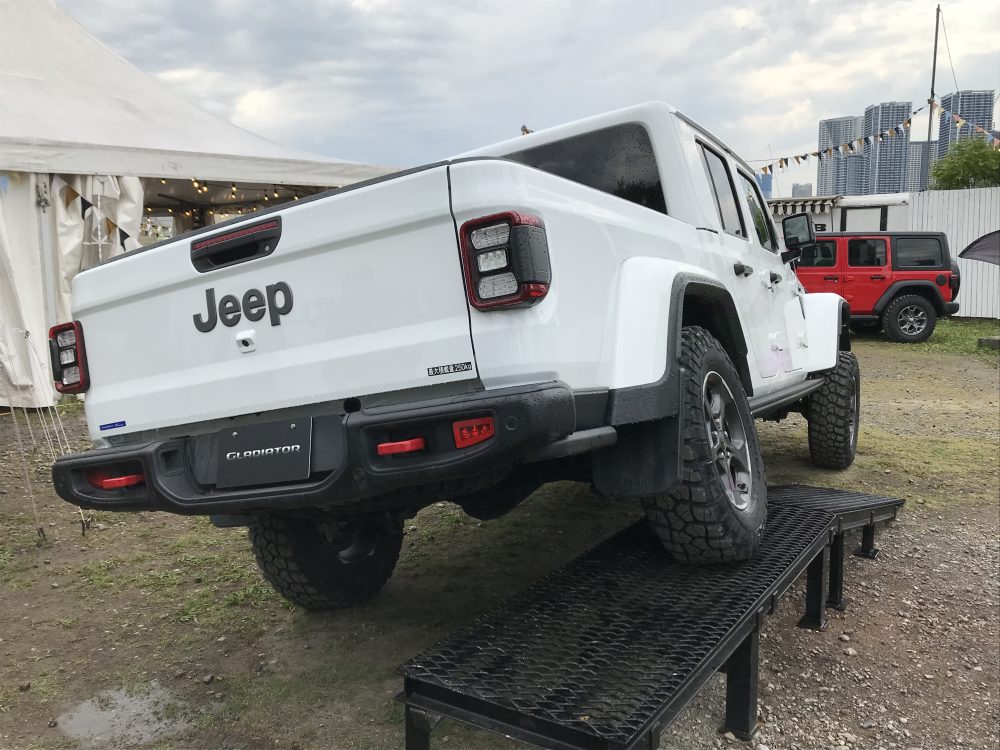 Jeep ジープ　グラディエーター　ピックアップ　ランクル MonoMax モノマックス