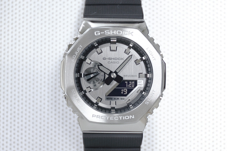 ワールドタイムGMTUTC新品　G-SHOCK　腕時計　メタルカバード GM-2100-1AJF