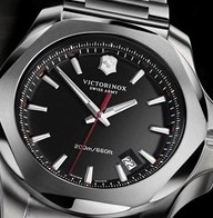 ビクトリノックスからフラッグシップモデルの腕時計が登場！　高級感と耐久性を兼ね備えたステンレススチールに注目です