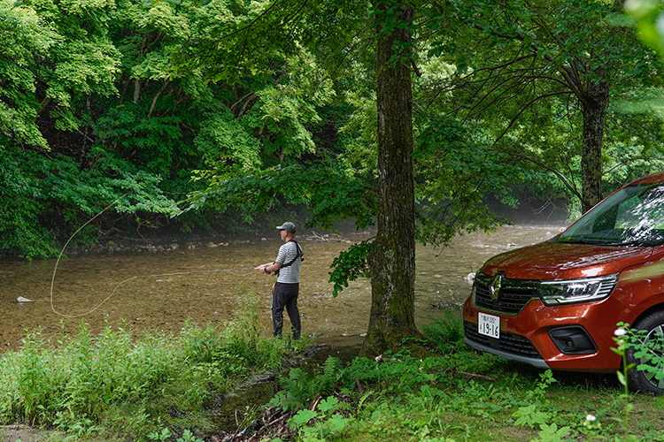 お気に入りのギアを全部持って夏の魚釣りへ！ その相棒はフランスの万能車「ルノー カングー」一択