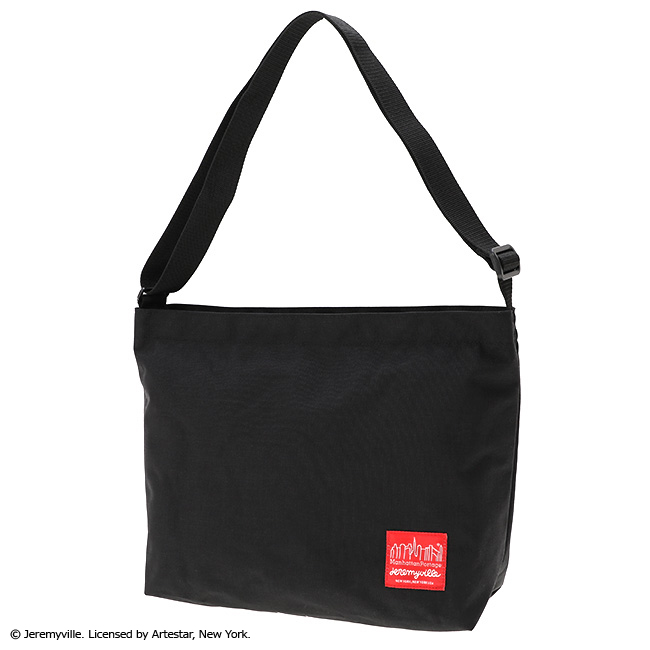 「Clearview Shoulder Bag Jeremyville NYC」￥11,000／W44（上部）×H30.5×D14.5㎝