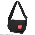 「Nylon Messenger Bag JR Flap Zipper Pocket Lining Jeremyville NYC」￥13,750／W34（上部）×H21×D14㎝