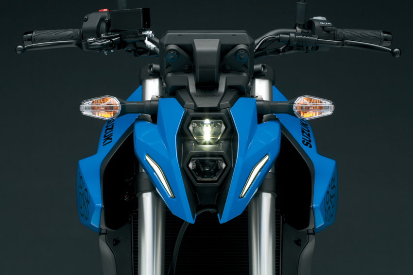 引き締まった独特なフロントデザインとなるスズキGSX-8S