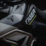 個性的なツインカラーのシートデザインが特徴のTiger 900 Rally Aragón Edition