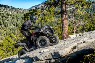 「発売が待ち遠しい四輪バギー」カワサキの最新小型ATVはオフロードを安全に爆走できる！