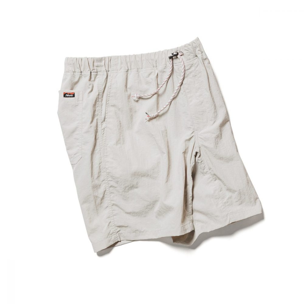 「NYLON TUSSER EASY SHORTS」￥11,000／IVORY