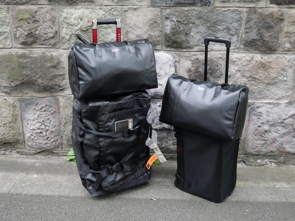 キャリーバッグに入り切らない荷物は、1,000円以下のボストンバッグで快適に解決できる！