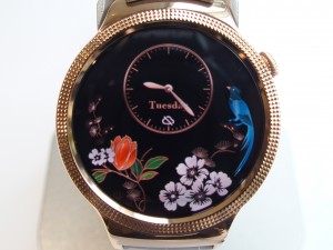 HUAWAY WATCHのひとつ「EXPLORE MORE STYLE FOR LADY」。