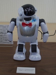 富士ソフトのコミュニケーションロボット「Palmi（パルミー）」。VAIOが量産をしています。