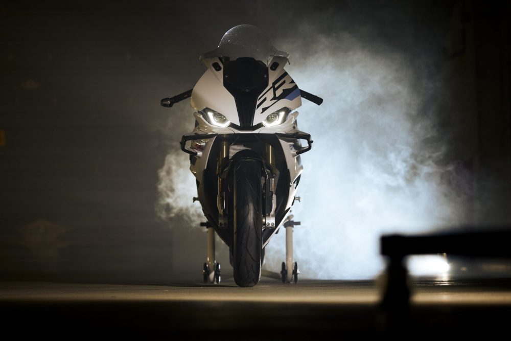 【レース顔してETC標準装備】BMWから最新バイク「S 1000 RR」が登場！