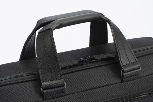 エースの新たな高機能ビジネスバッグは、立体構造で荷物を保護してくれる！