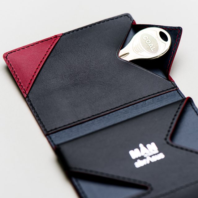 ポケットの中でかさばらない究極のスリム財布が誕生！ 製作者のウルトラなこだわりに脱帽です！