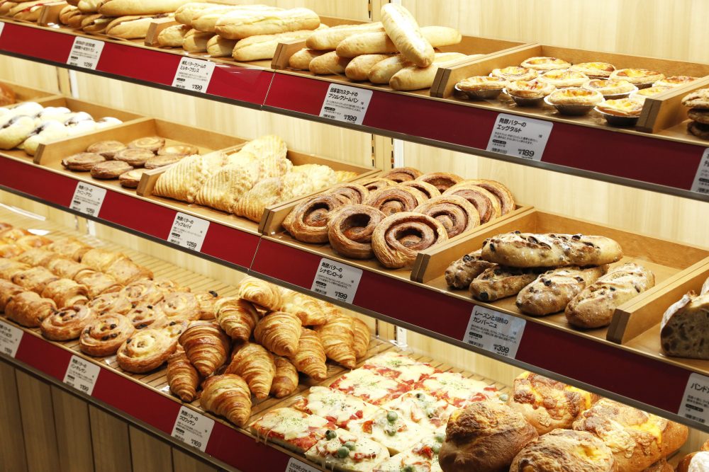 成城石井の新業態「BAKERY」のオープンが大盛況！ 50種以上のパン・焼き菓子を提供！