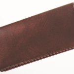 キプリス／シラサギレザー ファスナー付通しマチ長財布　ムラのある独特な色みの革がとても美しい