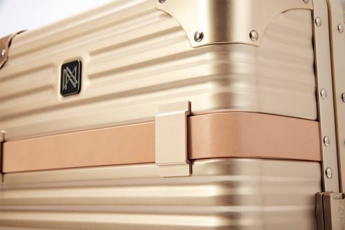 一生モノ！デザインも美しく、機能もすごくてとことんタフなランツォのスーツケース