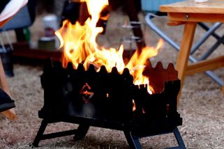 グリル、テーブルにも早変わり⁉使い勝手が良すぎる【焚き火台アイテム】3選。寒くなるほど焚き火は楽しい！